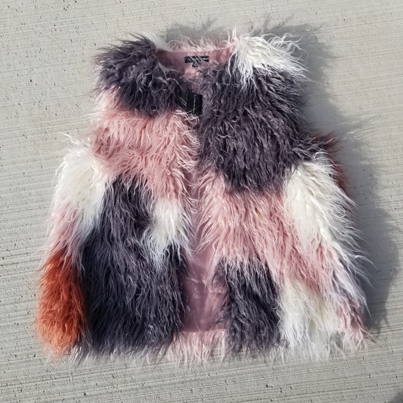 International Concepts faux fur vest Size Medium/Large - Picture 2 of 8